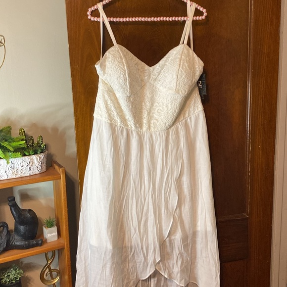Brand new IZ Byer off white lace & linen hi-low dress with adjustable straps 😍 - Picture 3 of 12
